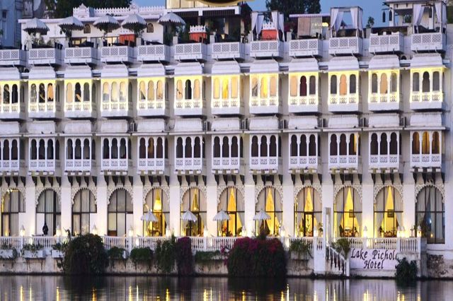 lake pichola best hotels in udaipur